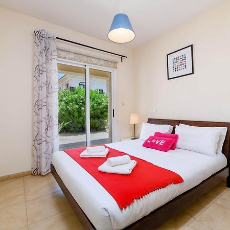Blue Water Bay Villas Paralimni Luaran gambar