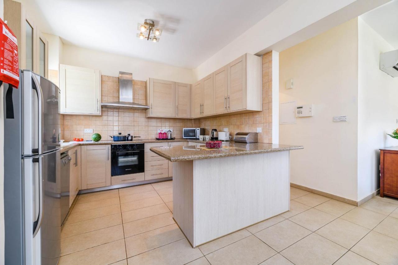 Blue Water Bay Villas Paralimni Luaran gambar