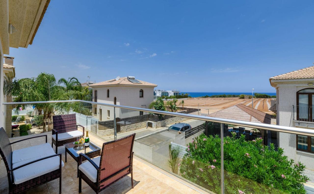 Blue Water Bay Villas Paralimni Luaran gambar