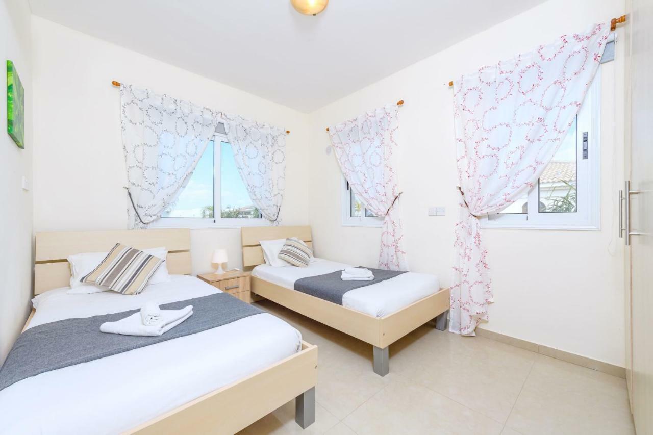 Blue Water Bay Villas Paralimni Luaran gambar