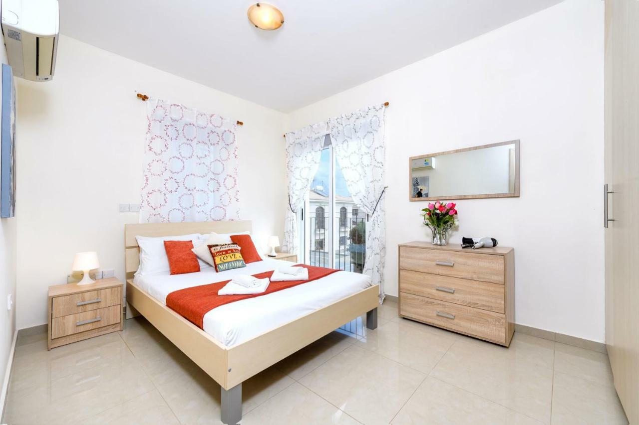 Blue Water Bay Villas Paralimni Luaran gambar
