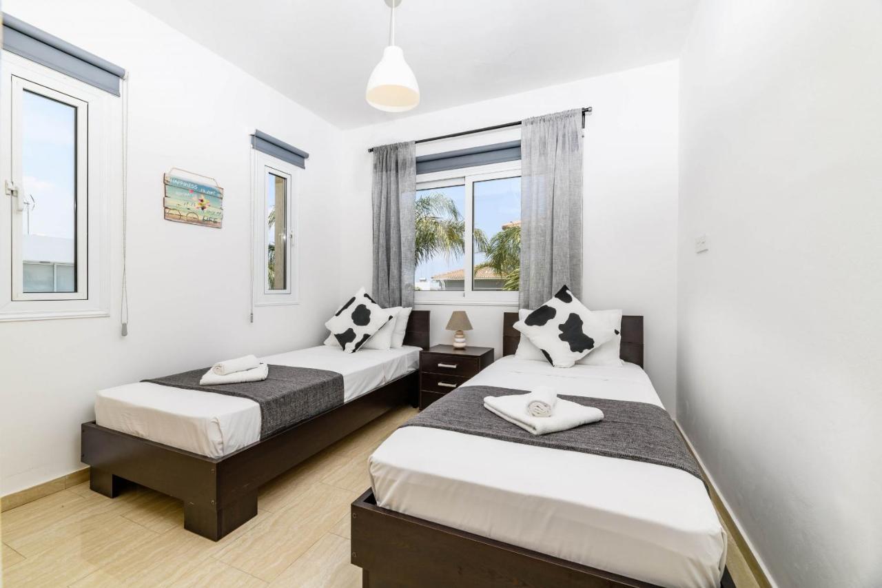 Blue Water Bay Villas Paralimni Luaran gambar
