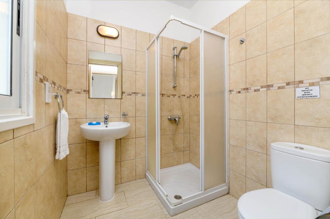 Blue Water Bay Villas Paralimni Luaran gambar