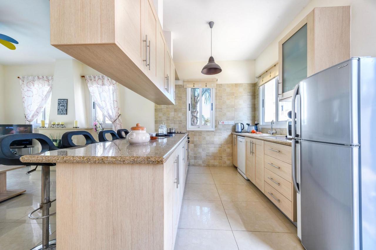 Blue Water Bay Villas Paralimni Luaran gambar