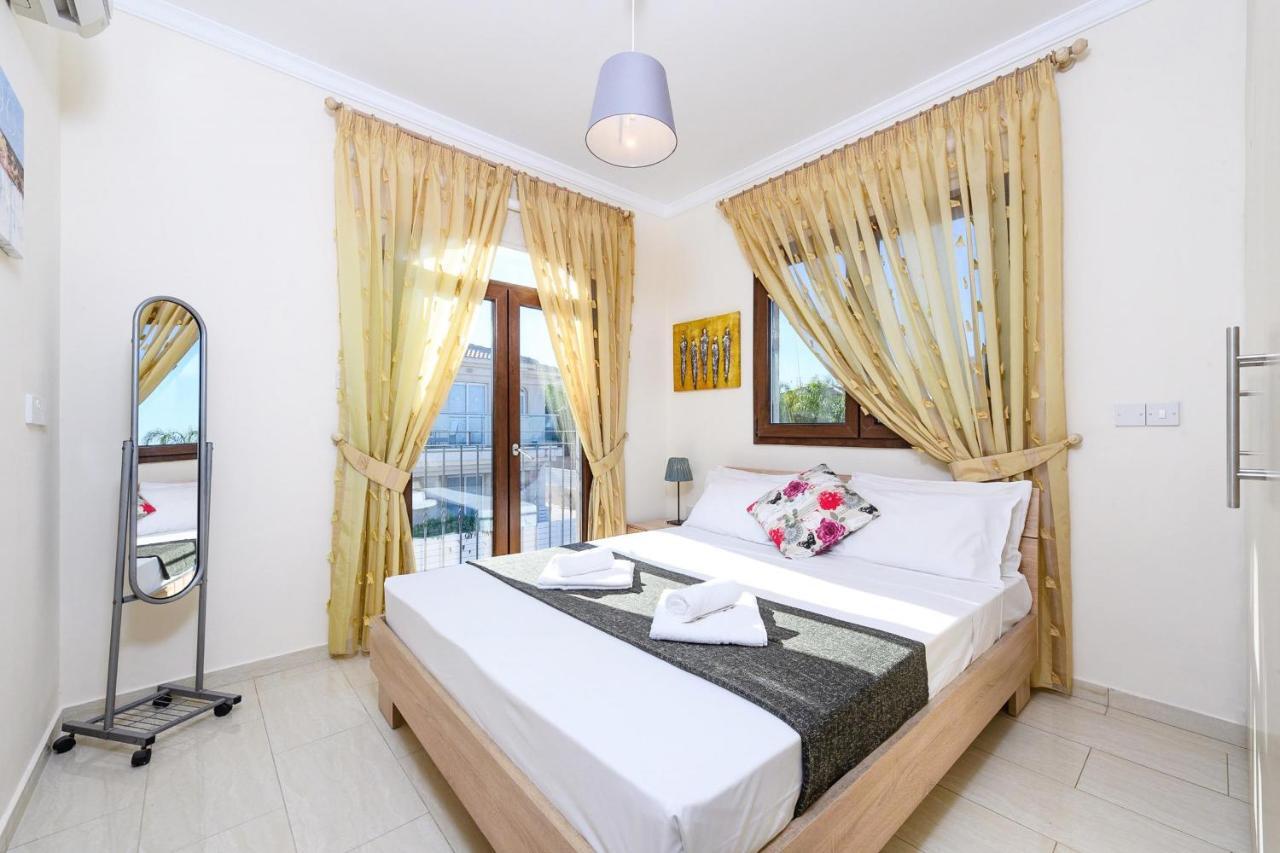 Blue Water Bay Villas Paralimni Luaran gambar