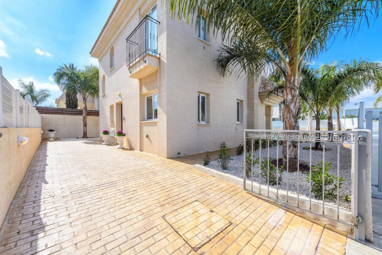 Blue Water Bay Villas Paralimni Luaran gambar