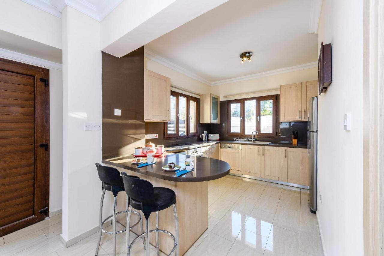 Blue Water Bay Villas Paralimni Luaran gambar