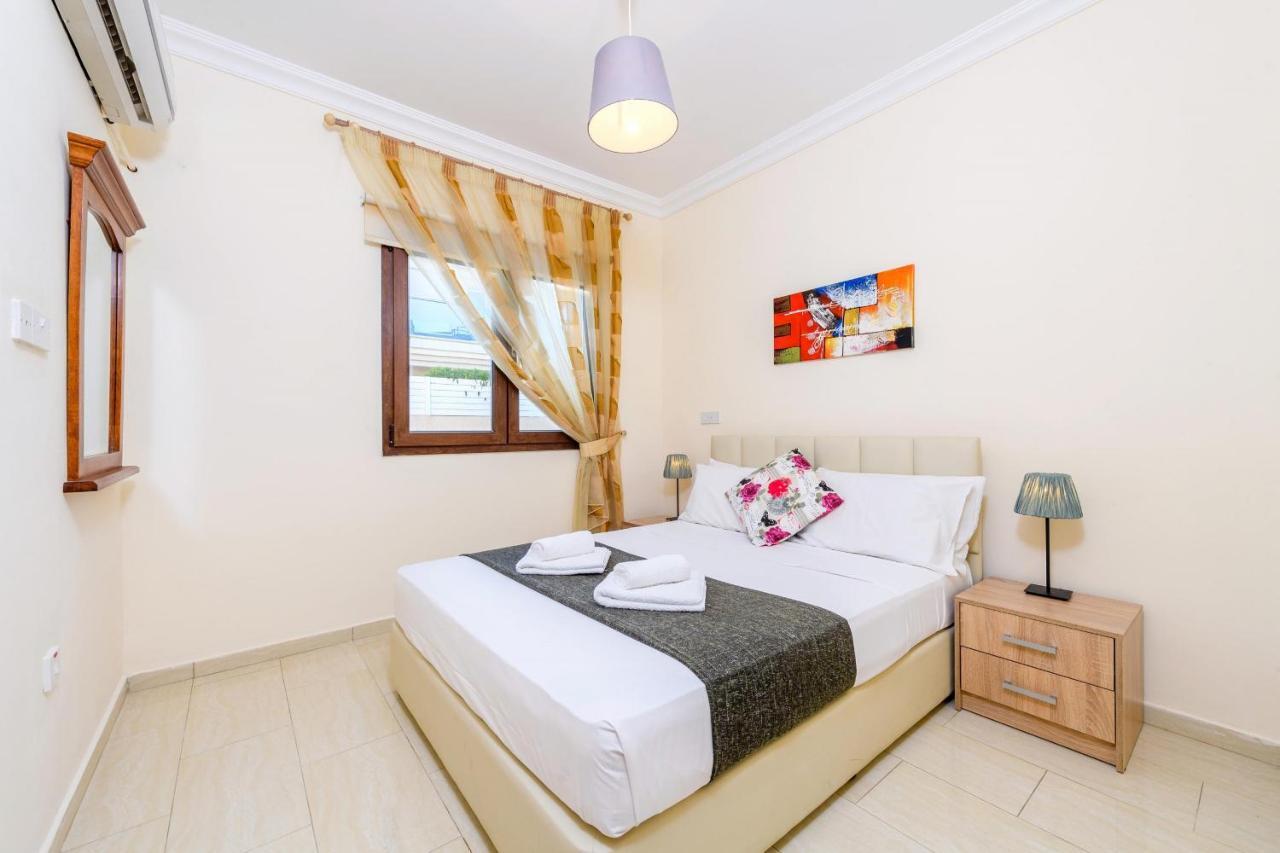 Blue Water Bay Villas Paralimni Luaran gambar