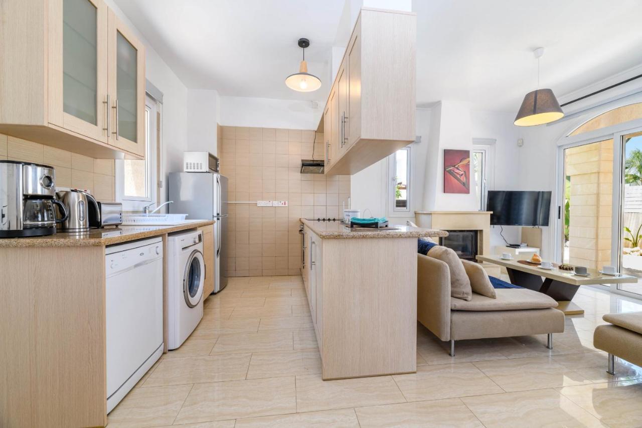 Blue Water Bay Villas Paralimni Luaran gambar